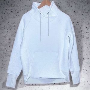 Athleta Women’s White Embossed Geometrical Design‎ White Athletic Sweater…